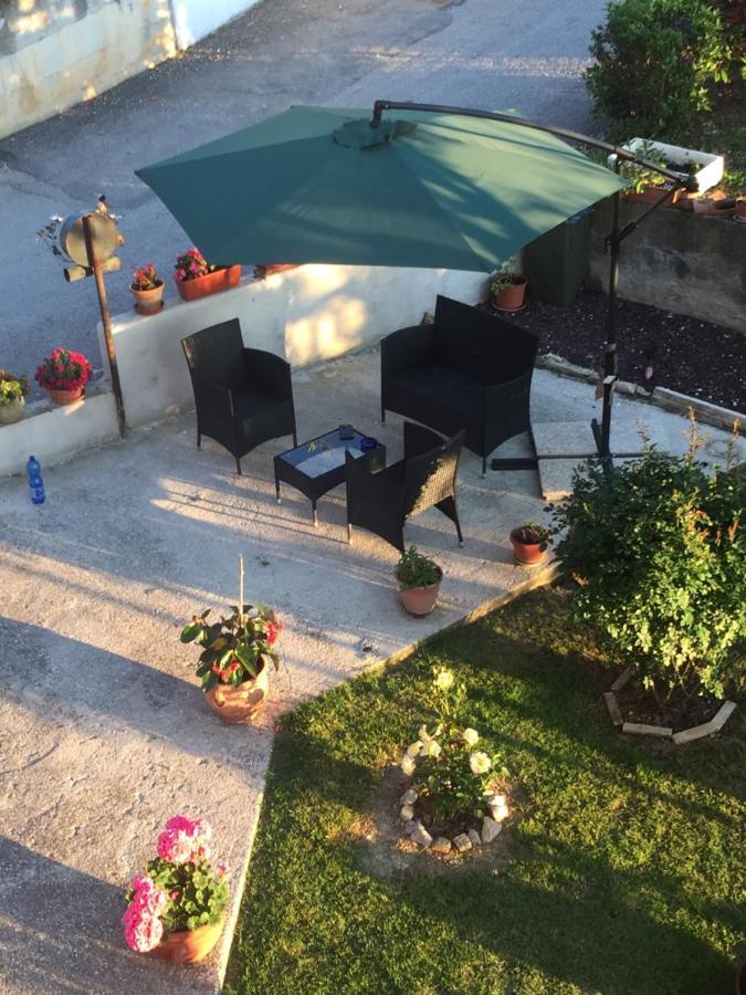 Il Girasole Apartment Castel Ritaldi Exterior photo